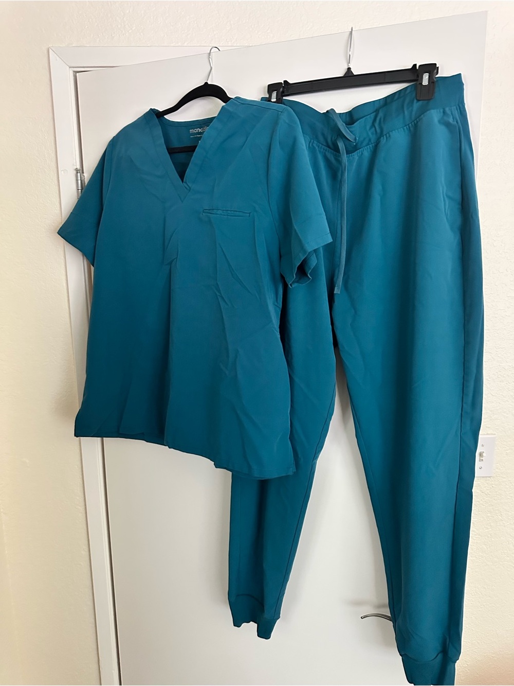 Mandala Teal Women's Scrub Top & Jogger Pants Set - Picture 2 of 6